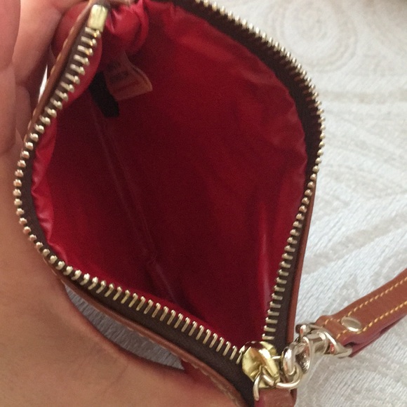 NWT Red patent Dooney & Bourke wristlet - Picture 4 of 6